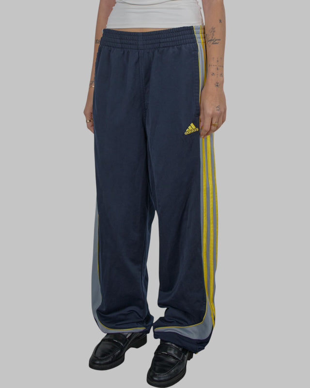 M) 00s Adidas Track Pants – Springy Jeans
