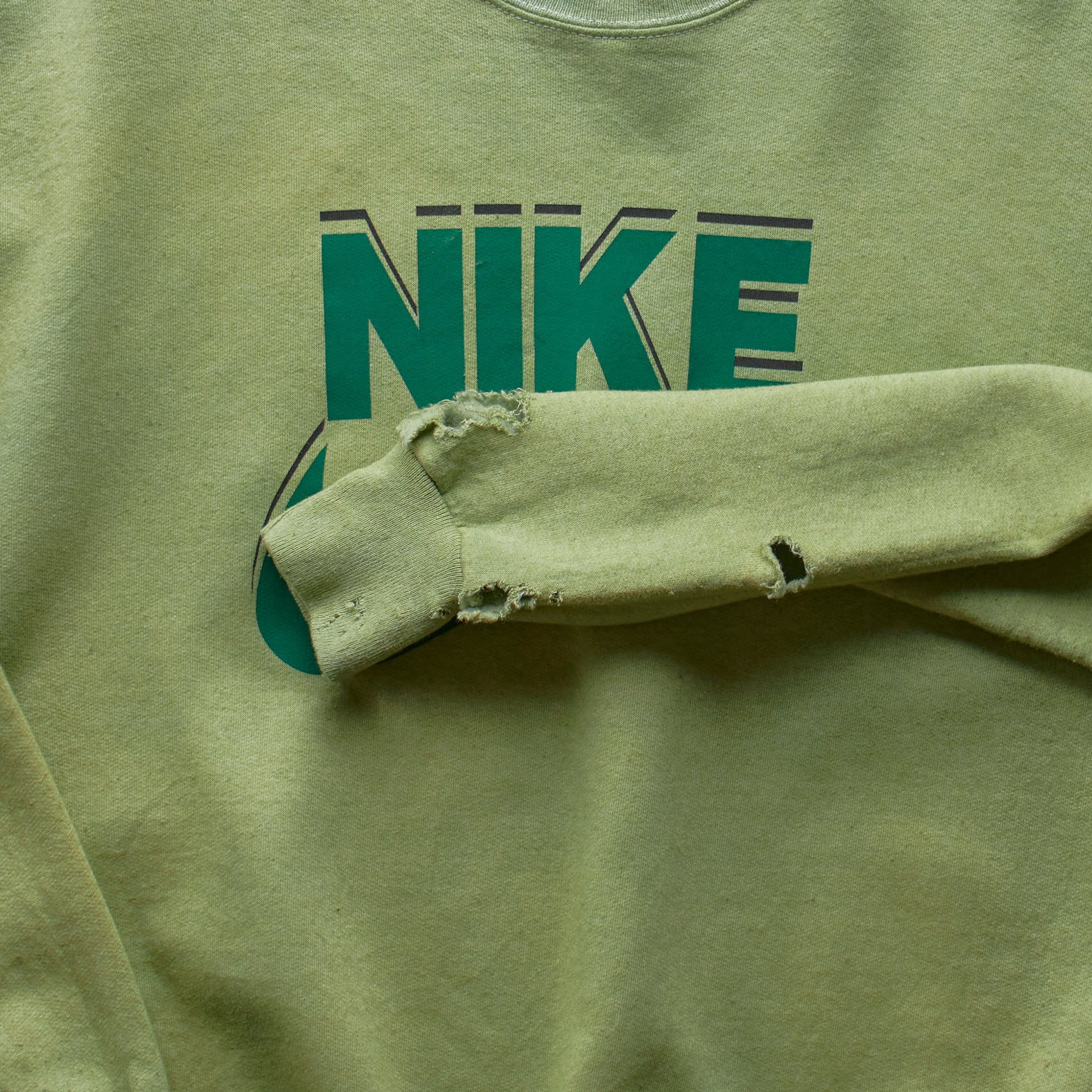 L) 90s Nike – Springy Jeans