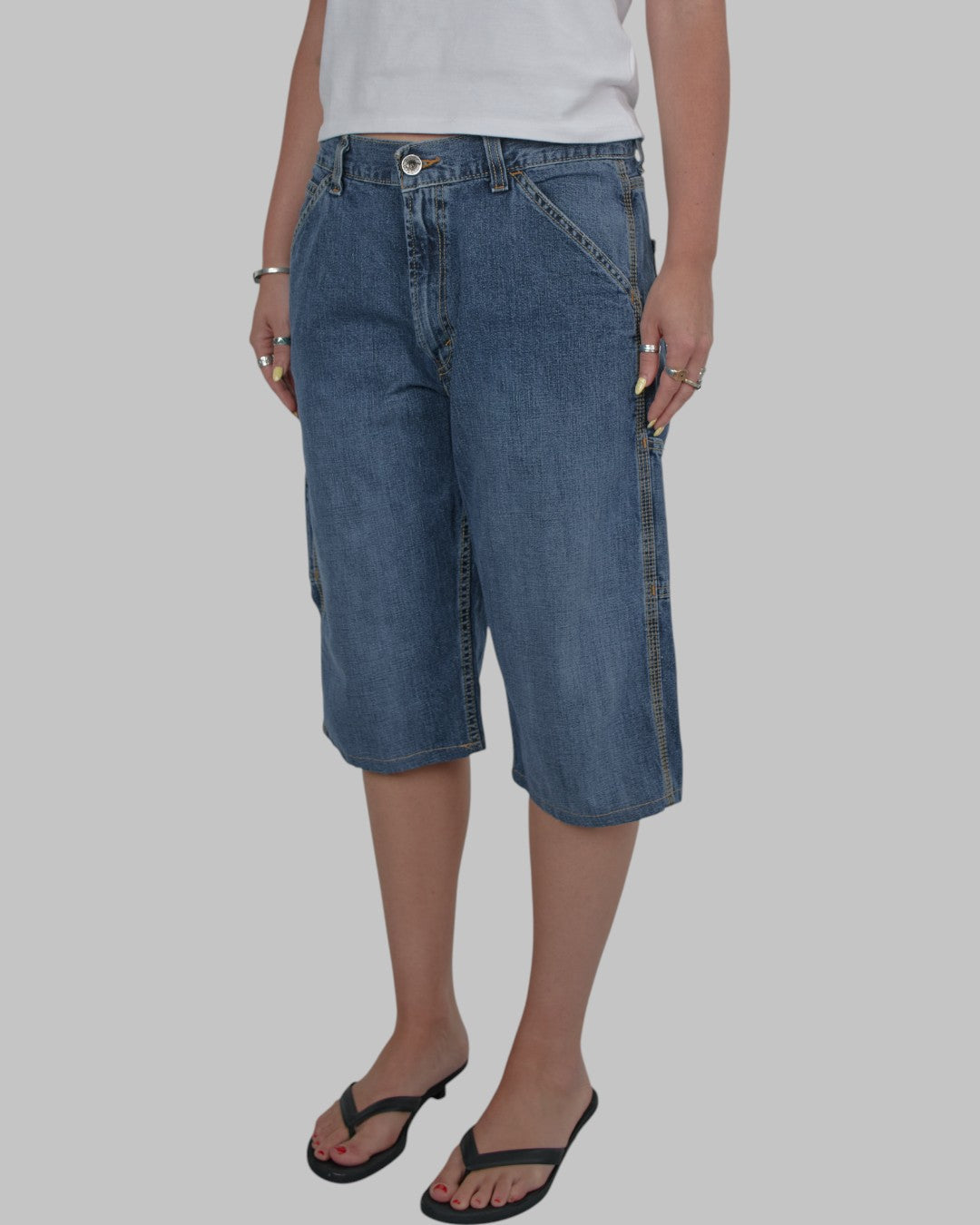(32/33”) 00s Levi’s Jorts