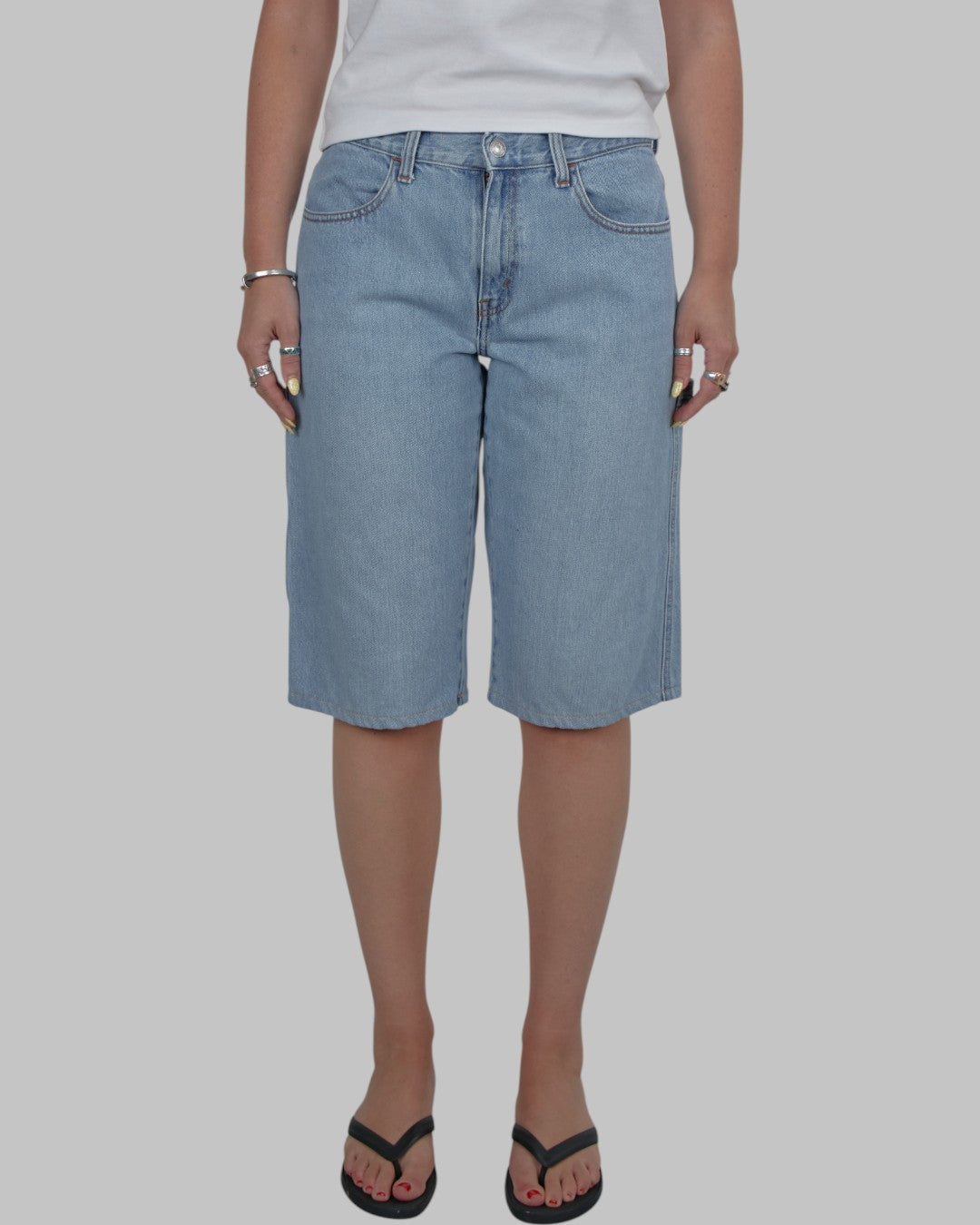(27”) 00s Levi’s Jorts