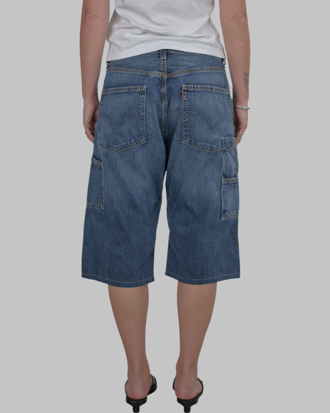 (32/33”) 00s Levi’s Jorts