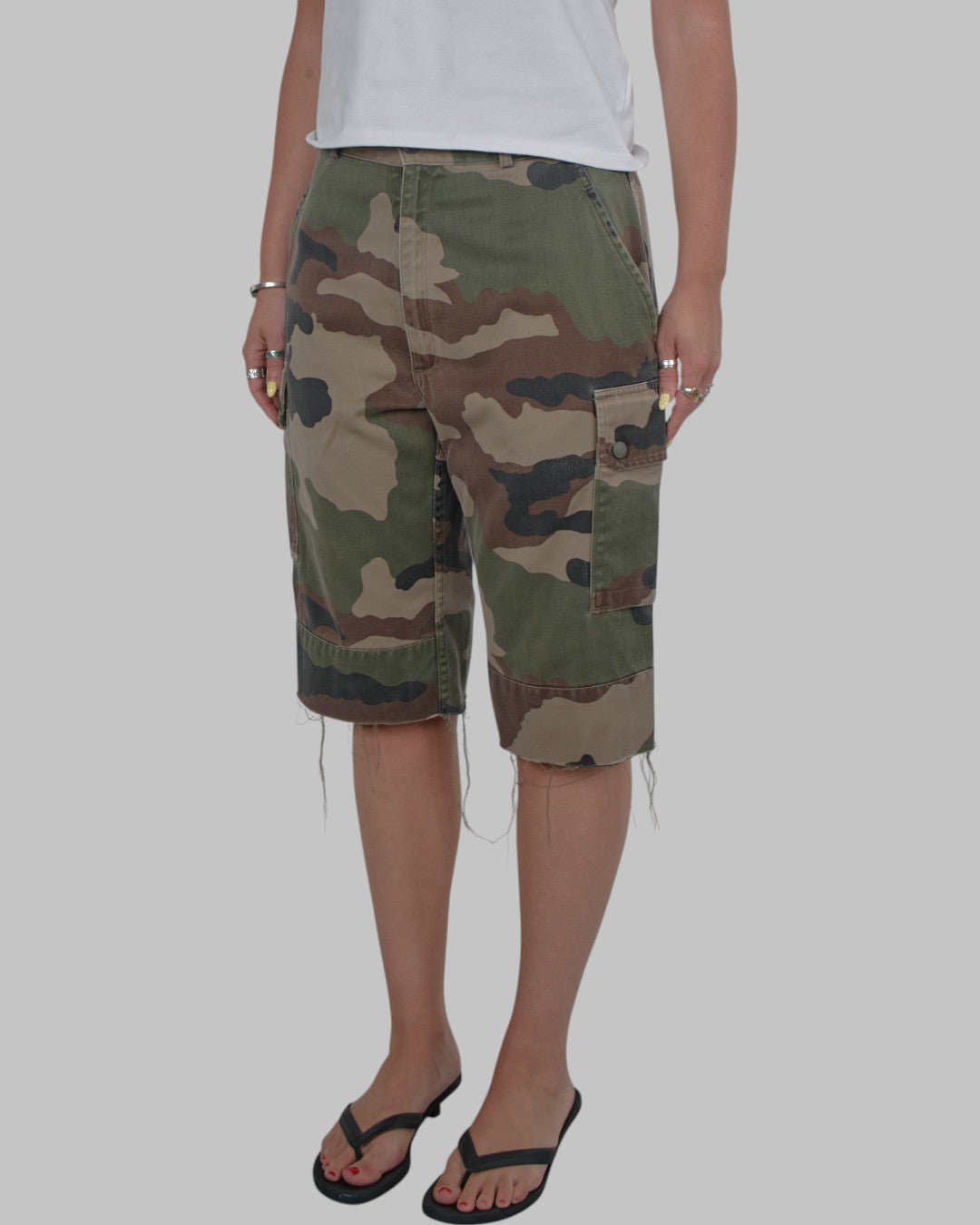 (27”) 90s Cam Cargo Shorts