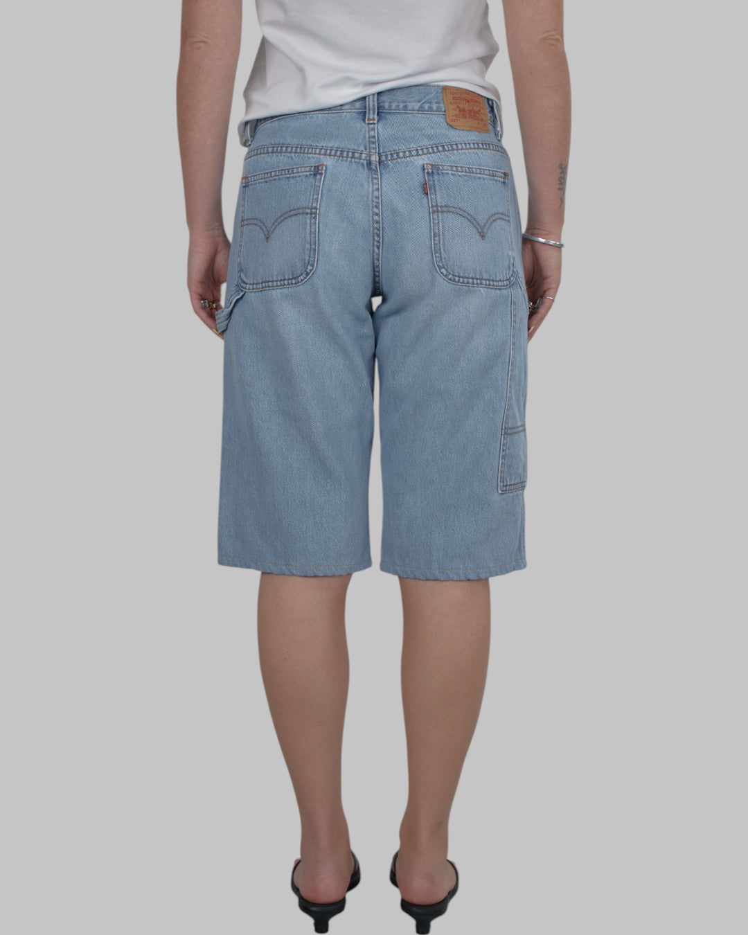 (27”) 00s Levi’s Jorts