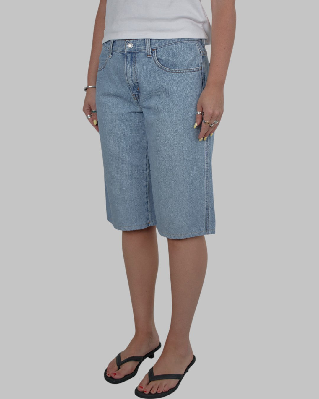 (27”) 00s Levi’s Jorts