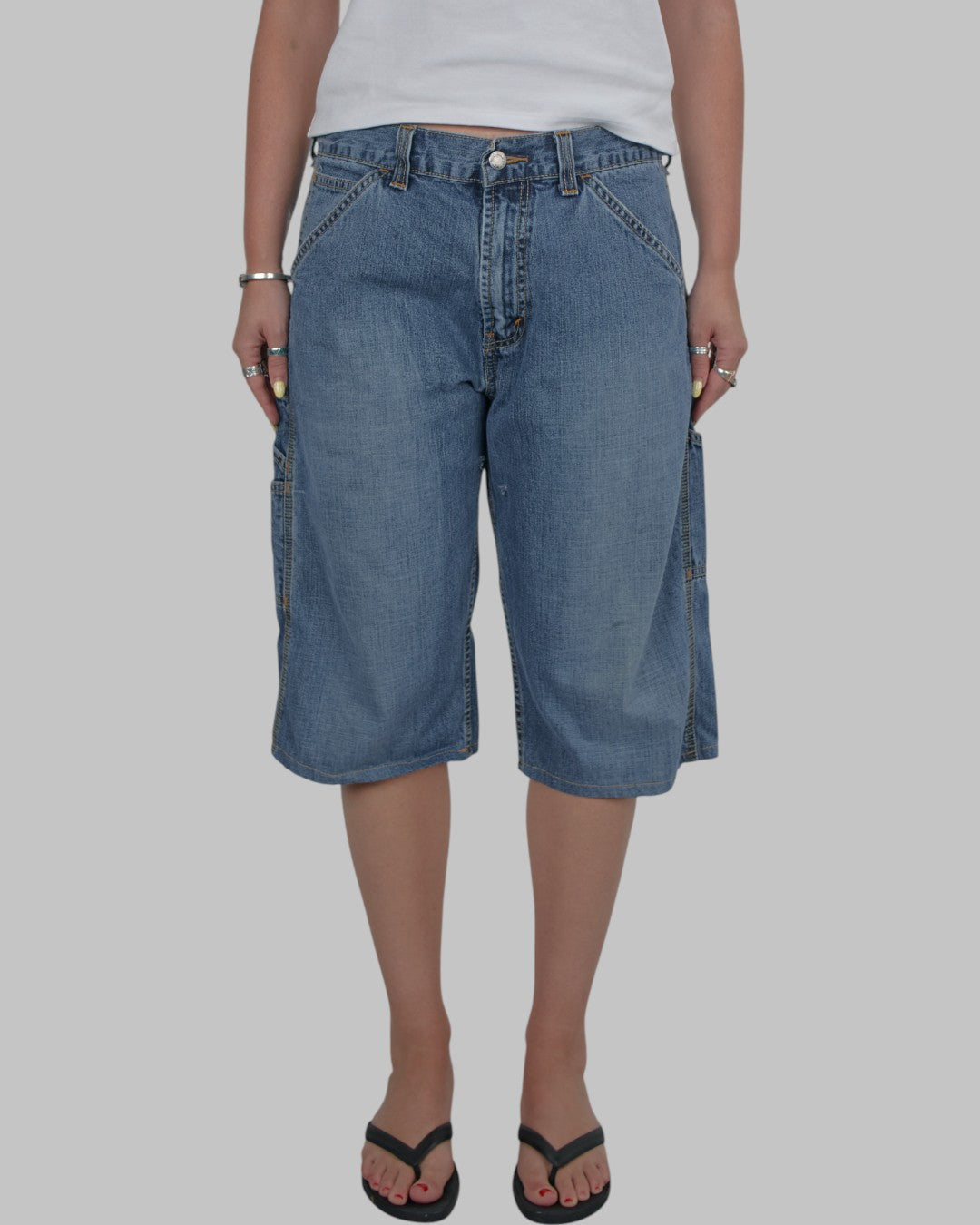 (32”) 00s Levi’s Jorts