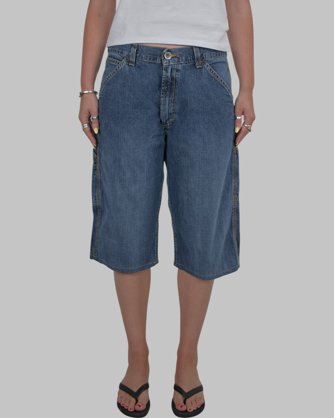 (32/33”) 00s Levi’s Jorts