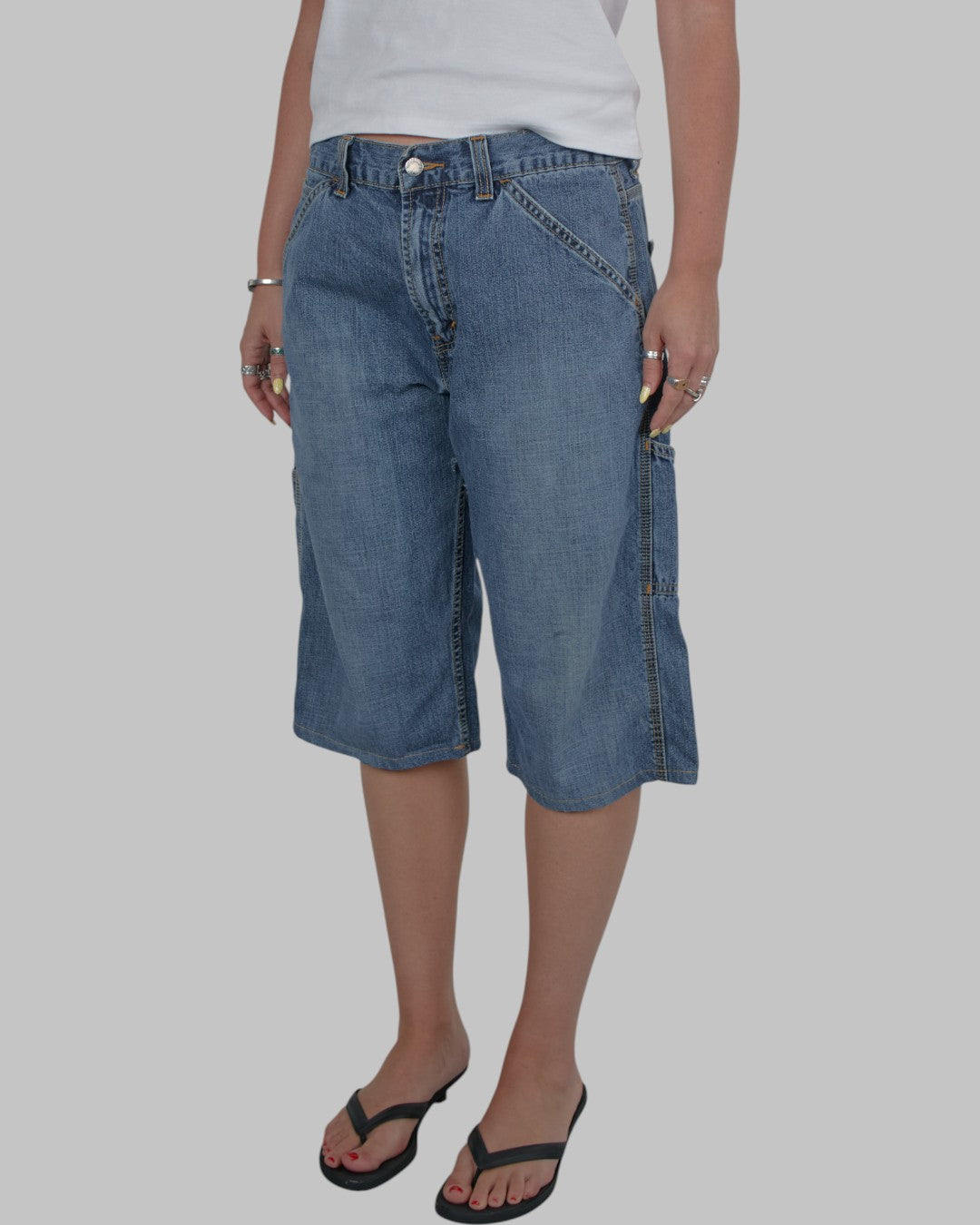 (32”) 00s Levi’s Jorts