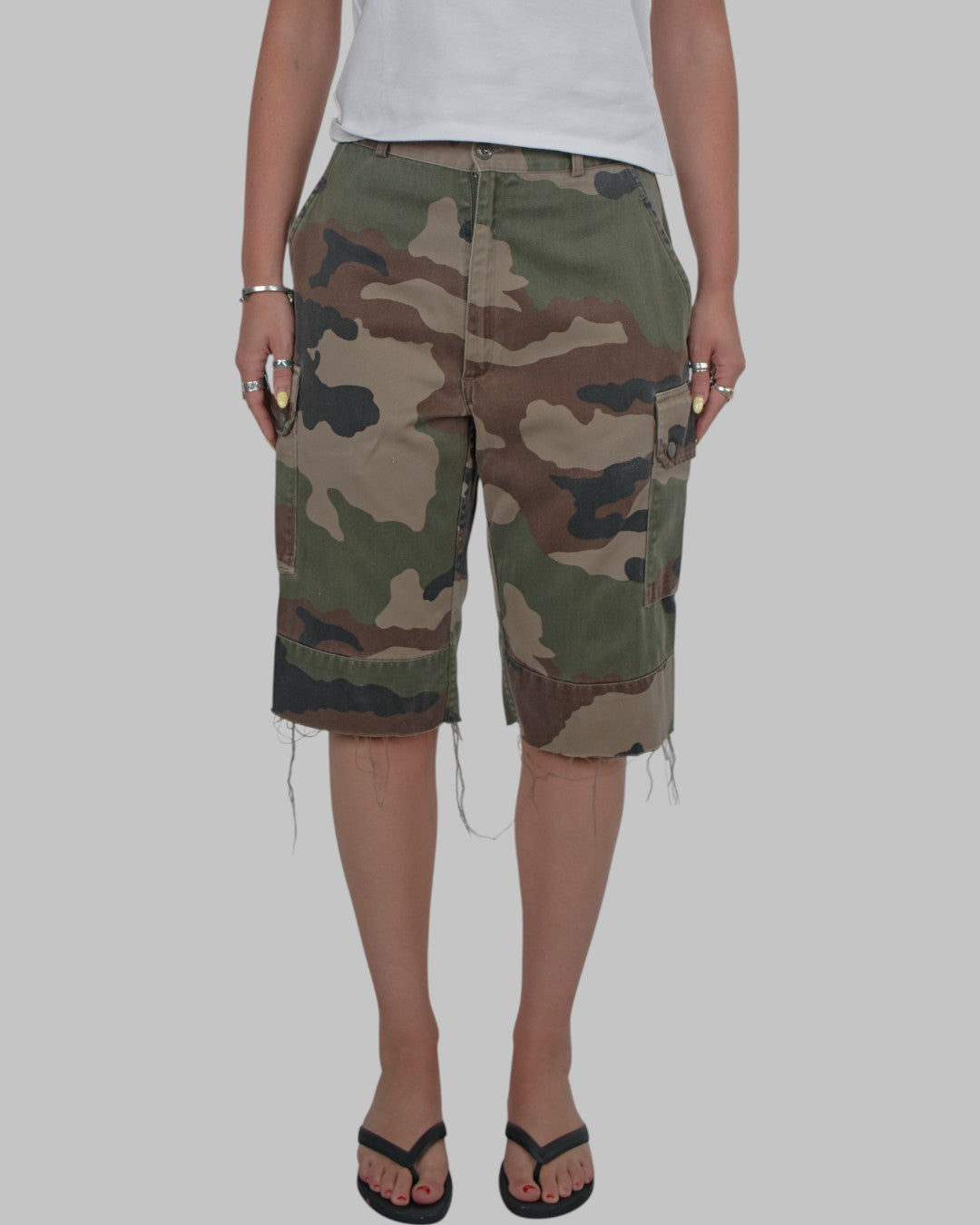 (27”) 90s Cam Cargo Shorts