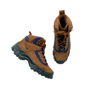 (7.5 Womens) 90s Nike ACG Hiking Boots